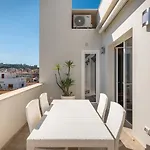 Penthouse Center
